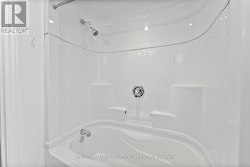 4 - 546 Eglinton Avenue E, Toronto, ON - Indoor Photo Showing Bathroom