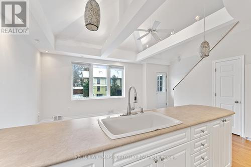 4 - 546 Eglinton Avenue E, Toronto, ON - Indoor Photo Showing Kitchen