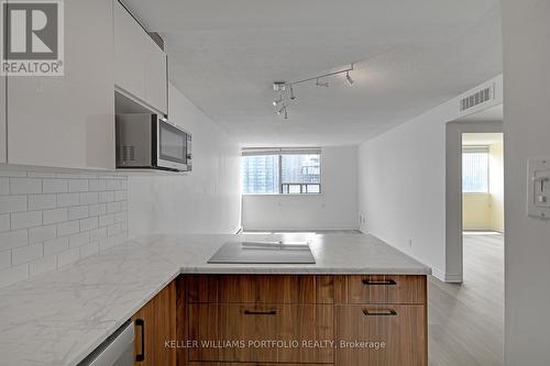 1704 - 914 Yonge Street, Toronto, ON - Indoor Photo Showing Kitchen