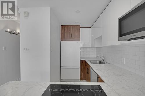 1704 - 914 Yonge Street, Toronto, ON - Indoor Photo Showing Kitchen