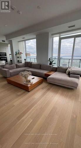 Gph5 - 470 Front Street W, Toronto, ON - Indoor Photo Showing Living Room