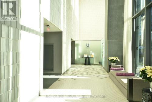 2607 - 1080 Bay St. Avenue W, Toronto, ON -  With Exterior