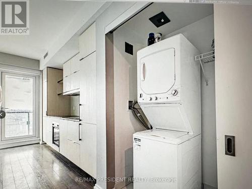 1310 - 197 Yonge Street, Toronto, ON - Indoor Photo Showing Laundry Room