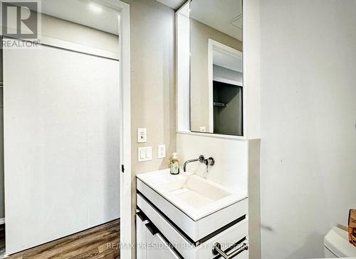 1310 - 197 Yonge Street, Toronto, ON - Indoor Photo Showing Bathroom