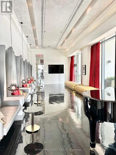 1310 - 197 Yonge Street, Toronto, ON - Indoor