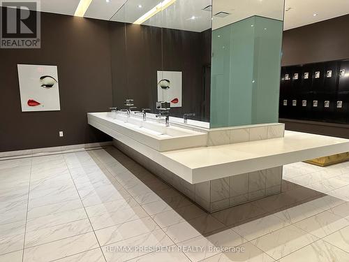 1310 - 197 Yonge Street, Toronto, ON - Indoor