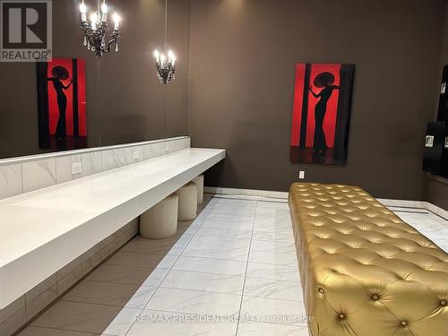 1310 - 197 Yonge Street, Toronto, ON - Indoor