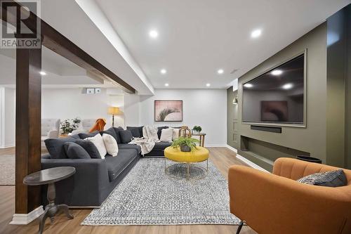 67 Florence Drive, Whitby, ON - Indoor Photo Showing Living Room