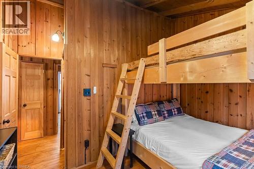 111 Wilson Drive, Georgian Bluffs, ON - Indoor Photo Showing Bedroom