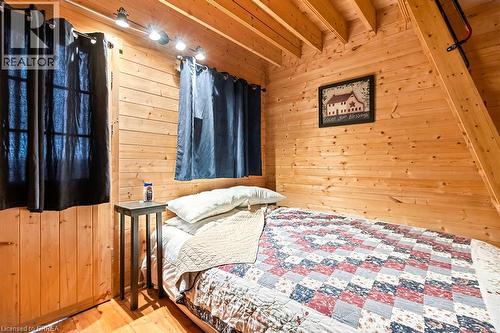 111 Wilson Drive, Georgian Bluffs, ON - Indoor Photo Showing Bedroom