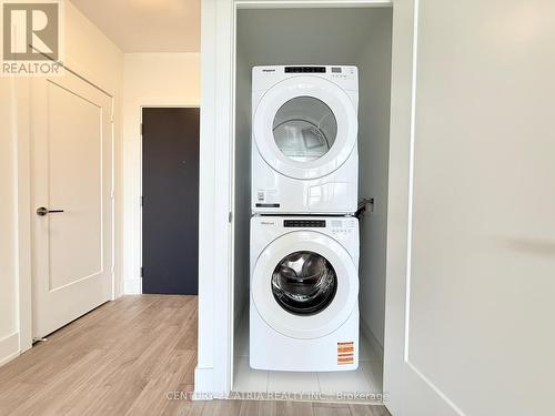 718 - 259 The Kingsway, Toronto, ON - Indoor Photo Showing Laundry Room