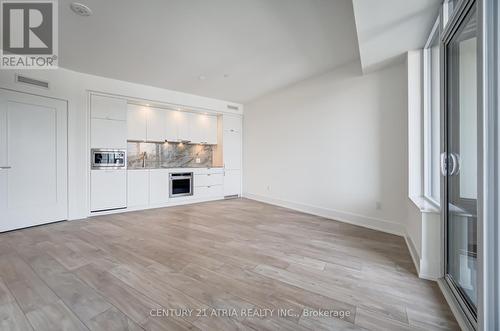 718 - 259 The Kingsway, Toronto, ON - Indoor Photo Showing Kitchen