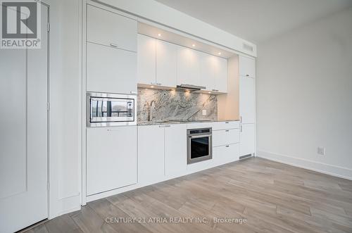 718 - 259 The Kingsway, Toronto, ON - Indoor Photo Showing Kitchen