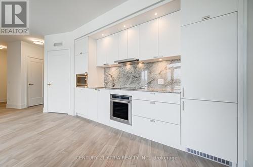 718 - 259 The Kingsway, Toronto, ON - Indoor Photo Showing Kitchen