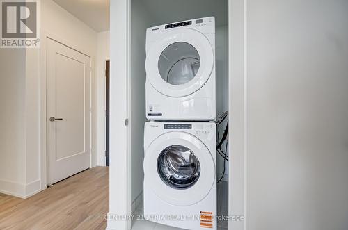 718 - 259 The Kingsway, Toronto, ON - Indoor Photo Showing Laundry Room