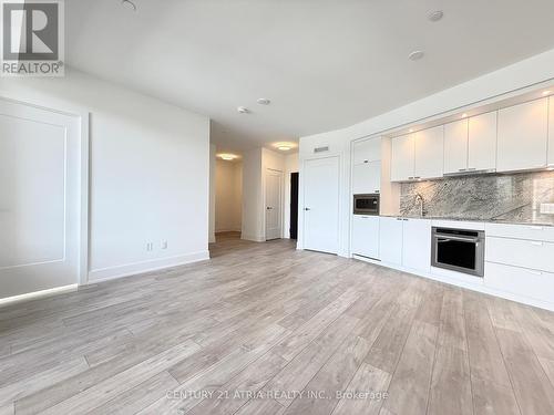 718 - 259 The Kingsway, Toronto, ON - Indoor Photo Showing Kitchen