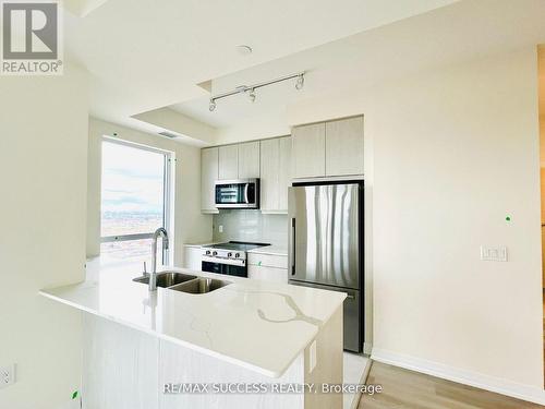 2909 - 15 Watergarden Drive, Mississauga, ON - Indoor Photo Showing Kitchen With Double Sink