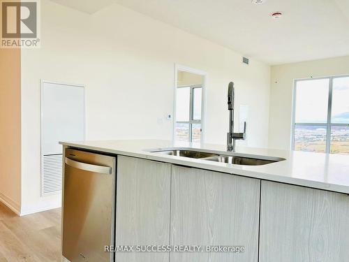 2909 - 15 Watergarden Drive, Mississauga, ON - Indoor Photo Showing Kitchen With Double Sink