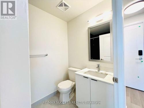 2909 - 15 Watergarden Drive, Mississauga, ON - Indoor Photo Showing Bathroom