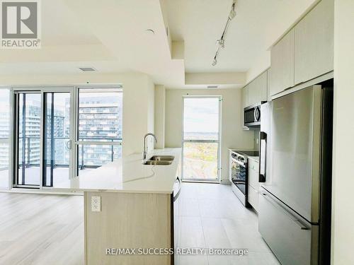 2909 - 15 Watergarden Drive, Mississauga, ON - Indoor Photo Showing Kitchen With Double Sink