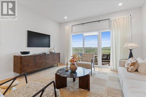 68 Cygnet Drive, Stratford, ON - Indoor Photo Showing Living Room