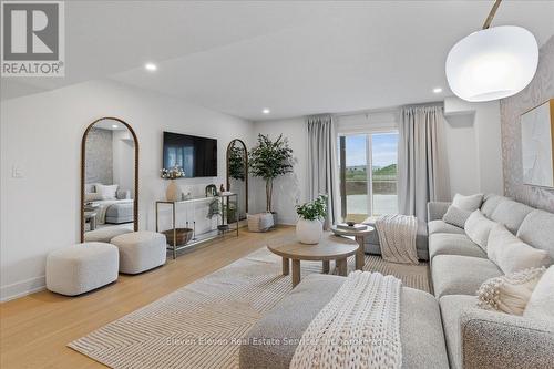 68 Cygnet Drive, Stratford, ON - Indoor Photo Showing Living Room