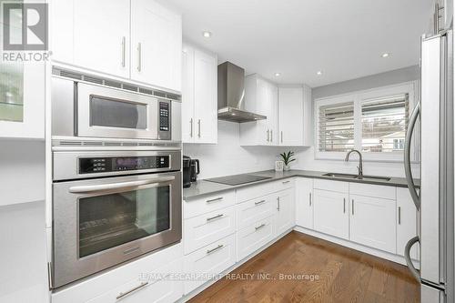 112 Thomas Street, Cambridge, ON - Indoor Photo Showing Kitchen With Double Sink With Upgraded Kitchen