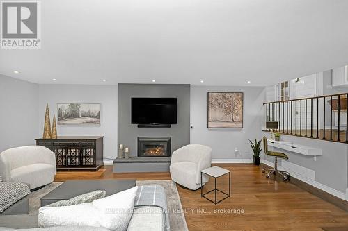 112 Thomas Street, Cambridge, ON - Indoor Photo Showing Living Room With Fireplace