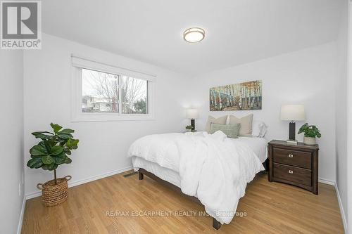 112 Thomas Street, Cambridge, ON - Indoor Photo Showing Bedroom