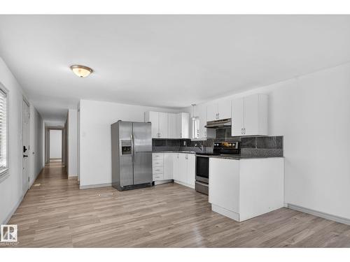 543 Evergreen St Nw, Edmonton, AB - Indoor Photo Showing Kitchen