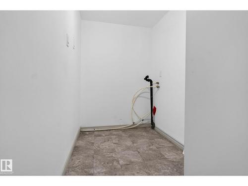 543 Evergreen St Nw, Edmonton, AB - Indoor Photo Showing Other Room