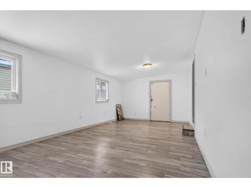 543 Evergreen St Nw, Edmonton, AB - Indoor Photo Showing Other Room