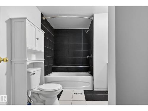 543 Evergreen St Nw, Edmonton, AB - Indoor Photo Showing Bathroom