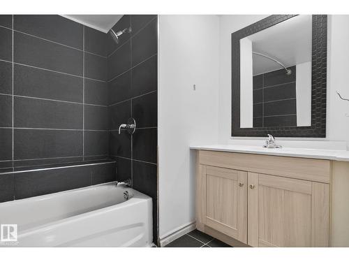 543 Evergreen St Nw, Edmonton, AB - Indoor Photo Showing Bathroom