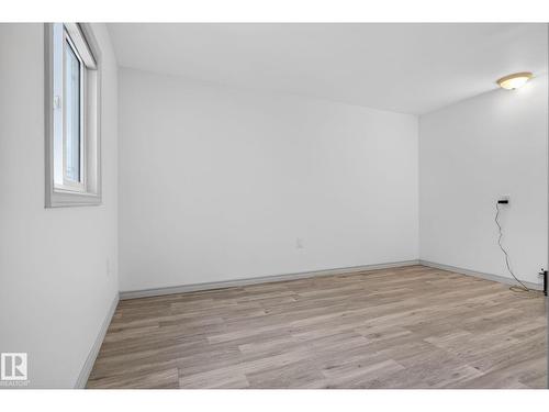 543 Evergreen St Nw, Edmonton, AB - Indoor Photo Showing Other Room