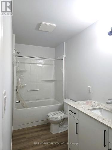 A - 337 Spruce Street, London East (East H), ON - Indoor Photo Showing Bathroom