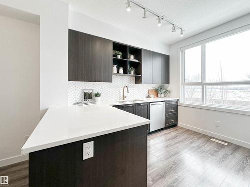 #14 100 Jensen Bv, St. Albert, AB - Indoor Photo Showing Kitchen With Upgraded Kitchen