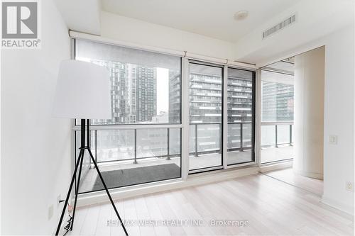 1201 - 290 Adelaide Street, Toronto, ON - Indoor Photo Showing Other Room