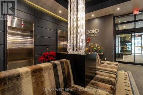 1201 - 290 Adelaide Street, Toronto, ON - Indoor Photo Showing Other Room