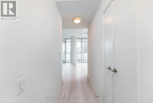 1201 - 290 Adelaide Street, Toronto, ON - Indoor Photo Showing Other Room