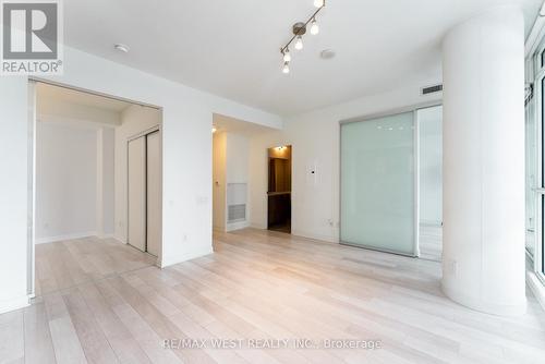 1201 - 290 Adelaide Street, Toronto, ON - Indoor Photo Showing Other Room