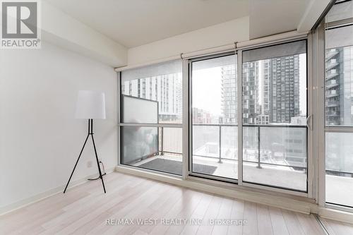 1201 - 290 Adelaide Street, Toronto, ON - Indoor Photo Showing Other Room