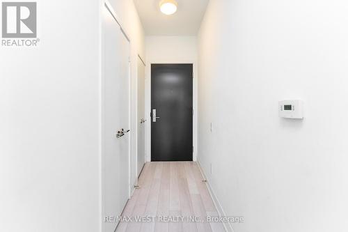 1201 - 290 Adelaide Street, Toronto, ON - Indoor Photo Showing Other Room