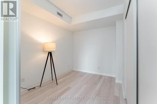 1201 - 290 Adelaide Street, Toronto, ON - Indoor Photo Showing Other Room