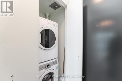 1201 - 290 Adelaide Street, Toronto, ON - Indoor Photo Showing Laundry Room