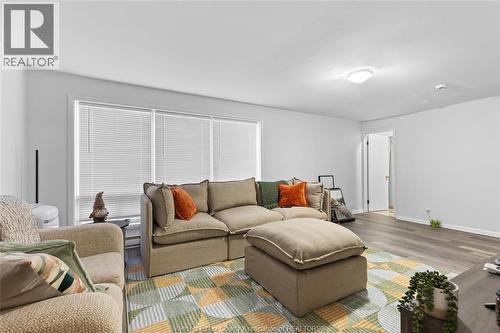 1400-1430 Seneca Street, Windsor, ON - Indoor Photo Showing Living Room