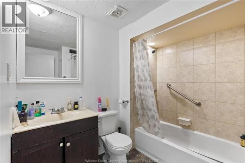 1400-1430 Seneca Street, Windsor, ON - Indoor Photo Showing Bathroom