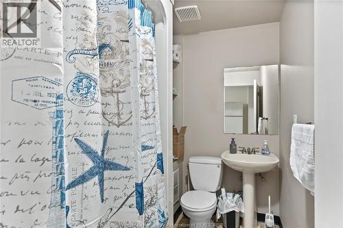 1400-1430 Seneca Street, Windsor, ON - Indoor Photo Showing Bathroom