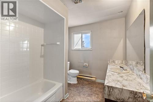 1400-1430 Seneca Street, Windsor, ON - Indoor Photo Showing Bathroom