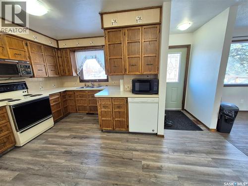 725 Shropshire Avenue, Radville, SK - Indoor Photo Showing Kitchen With Double Sink